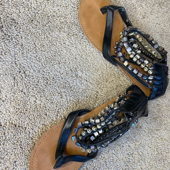 Skechers sandals with beads around ankle - Picture 2 of 2